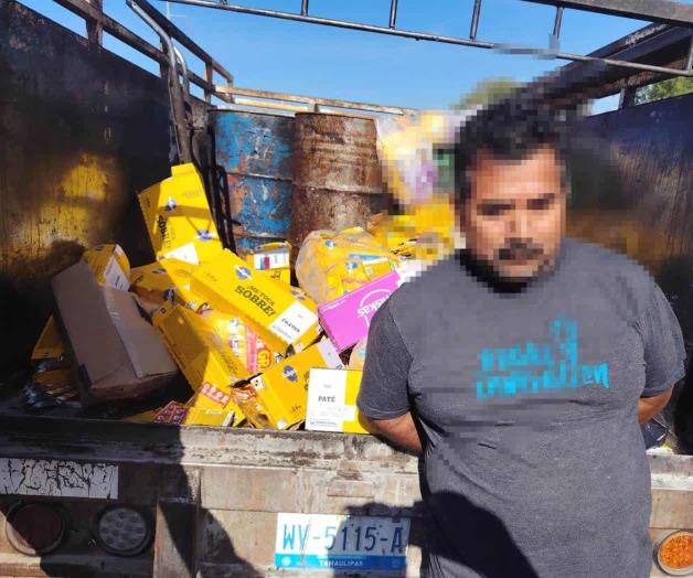 Nueve detenidos por "rapiña" de croquetas tras volcar tráiler en Victoria Nueve detenidos por "rapiña" de croquetas tras volcar tráiler en Victoria