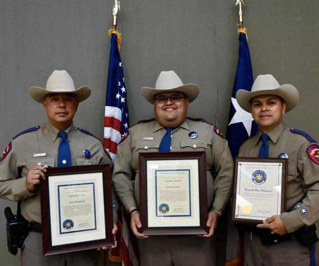 Reconocen logros de oficiales del DPS Reconocen logros de oficiales del DPS