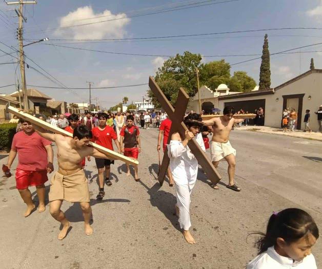 Protagonizan Viacrucis Protagonizan Viacrucis