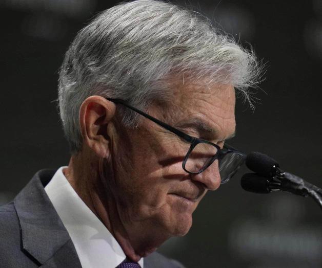 Amenaza con despedir al director de la FED