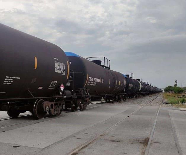 Arriesgan la vida al cruzar el tren Arriesgan la vida al cruzar el tren