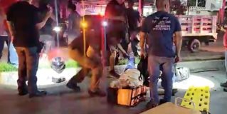Un motociclista resultó lesionado al impactarse contra un vehículo.