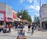 Mantienen actividad comercial en centro