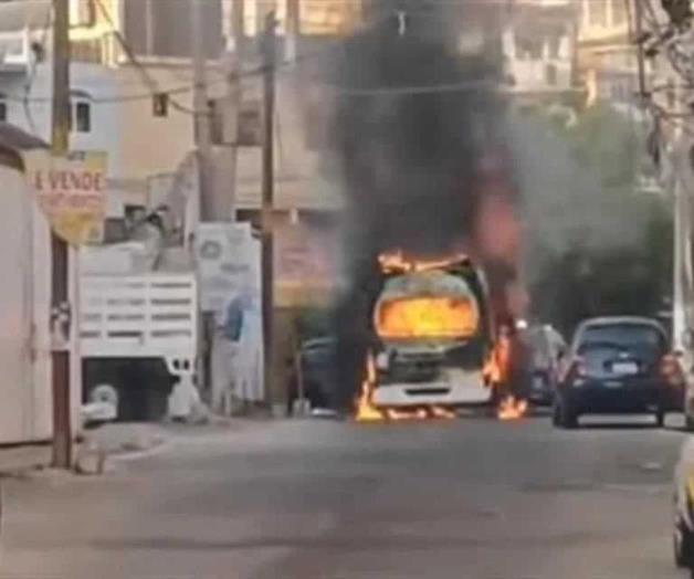 Arde Acapulco en vacaciones
