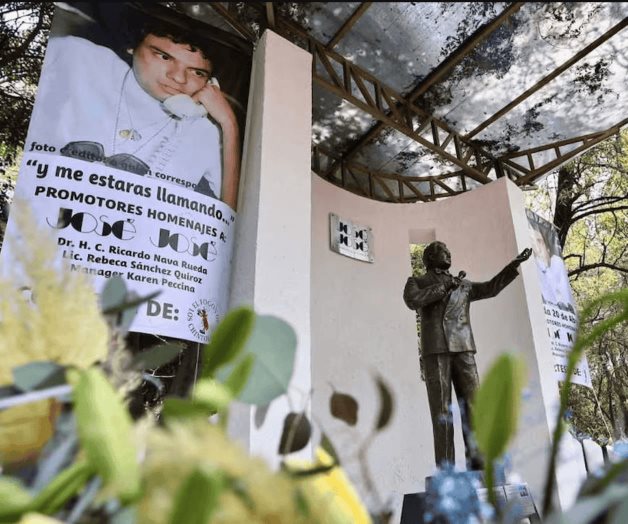 Entre cantos y tragos, seguidores en Clavería celebran a José José