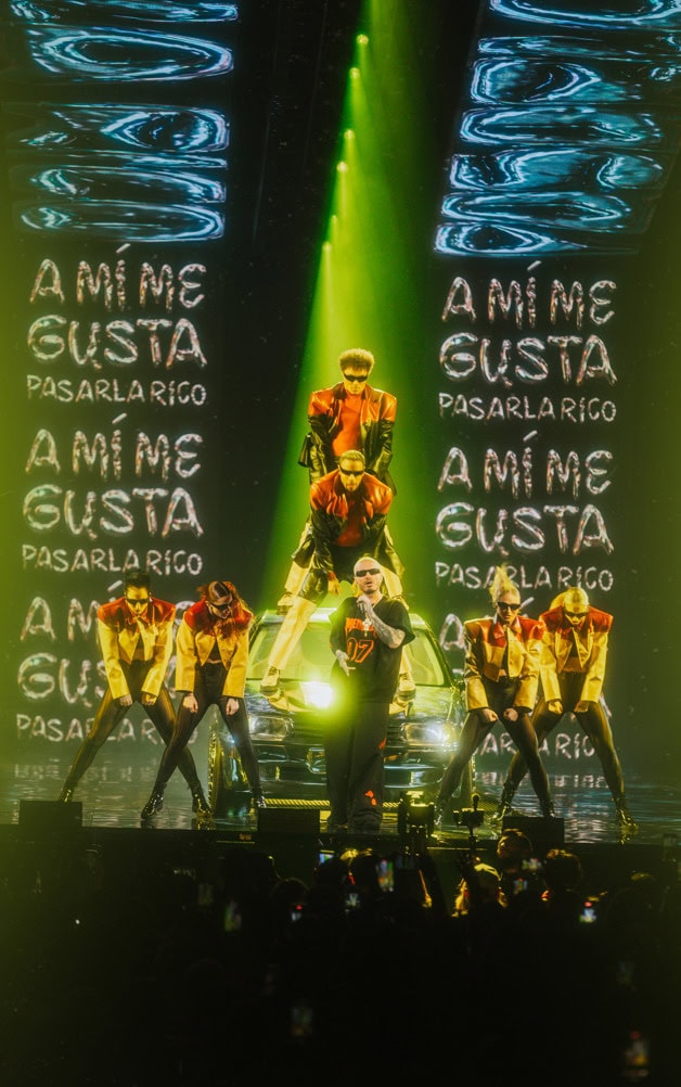 J Balvin enciende el escenario