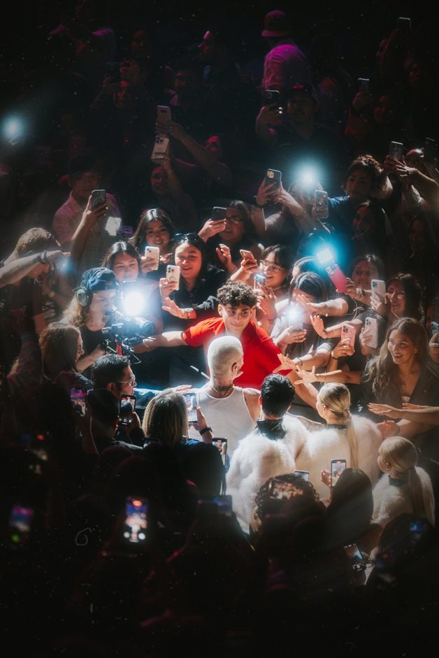 J Balvin enciende el escenario
