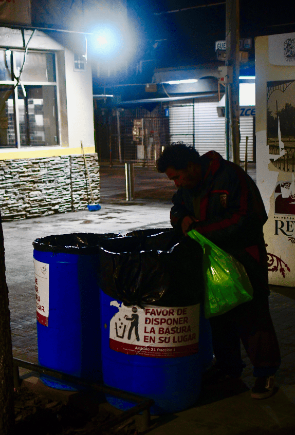 Está la Peatonal Hidalgo a ´media luz´