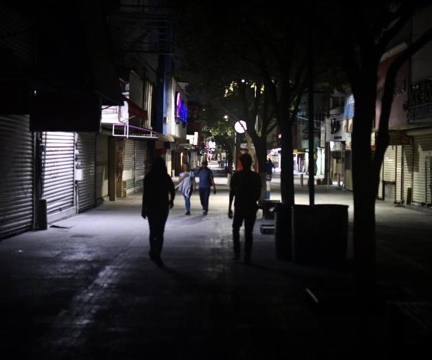Está la Peatonal Hidalgo a ´media luz´
