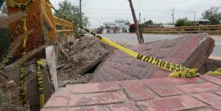 ¡La banqueta para cruce peatonal desapareció!