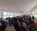 Actividades se mantendrán hasta el 30 de abril: Entregan tarjetas de  Bienestar a abuelitos