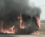Se incendia autobús con pasajeros en carretera de Oaxaca