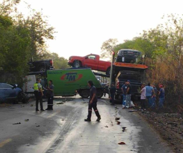 Una mujer muerta y dos heridos deja carreterazo sobre la Tampico-Valles Una mujer muerta y dos heridos deja carreterazo sobre la Tampico-Valles