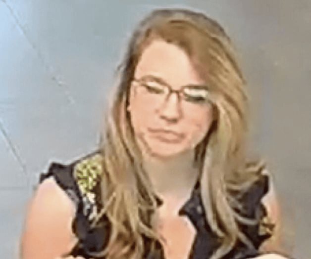 Buscan a mujer por emitir cheques falsos Buscan a mujer por emitir cheques falsos