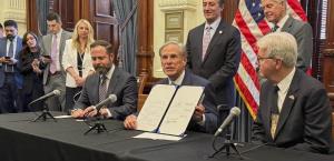 El gobernador de Texas promulga ley que crea otra iniciativa a nivel estatal inspirada en el DOGE