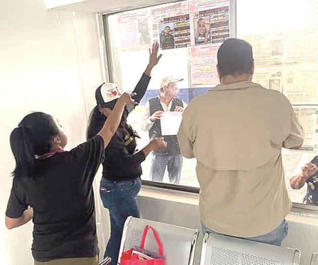 Apoyan a colectivo de desaparecidos Apoyan a colectivo de desaparecidos