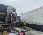 Choque de tractocamiones deja conductor sin vida en Carretera Mty - Nuevo Laredo 