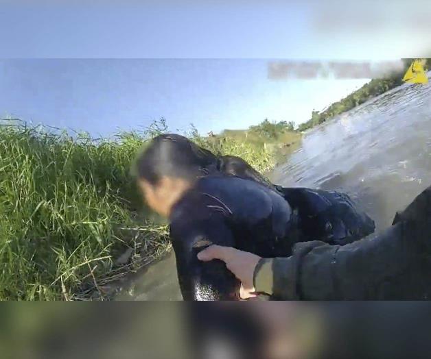 Rescatan a migrantes en el río, los agentes de la BP Rescatan a migrantes en el río, los agentes de la BP