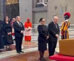 Rosa Icela en el funeral del Papa en el Vaticano