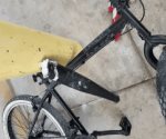 Pedalea duro en su bici con droga en el cuadro