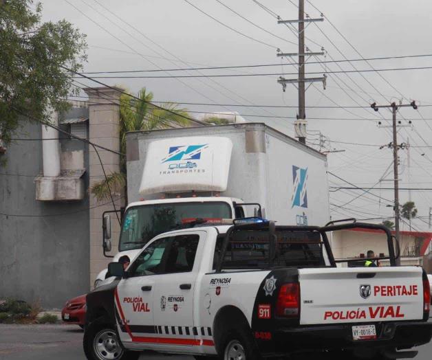 Derriba camión poste y cableado de Telmex en Reynosa Derriba camión poste y cableado de Telmex en Reynosa
