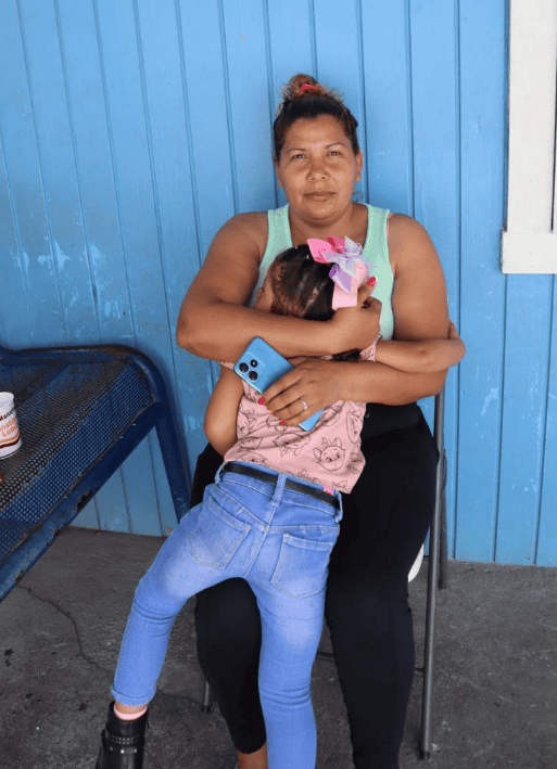 Paralizados en la frontera de Tamaulipas esperan un milagro divino