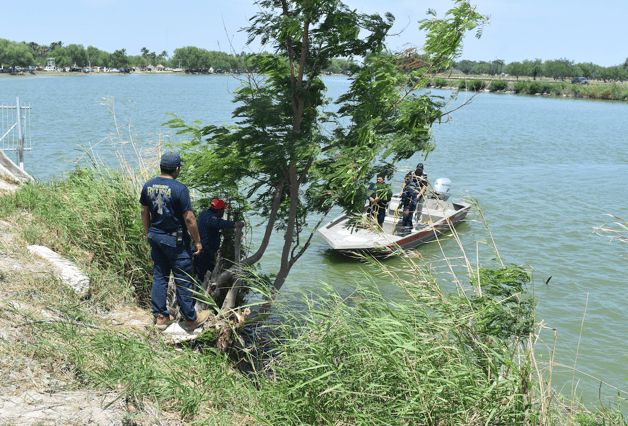 Se mete a nadar al río Bravo... y ya no sale