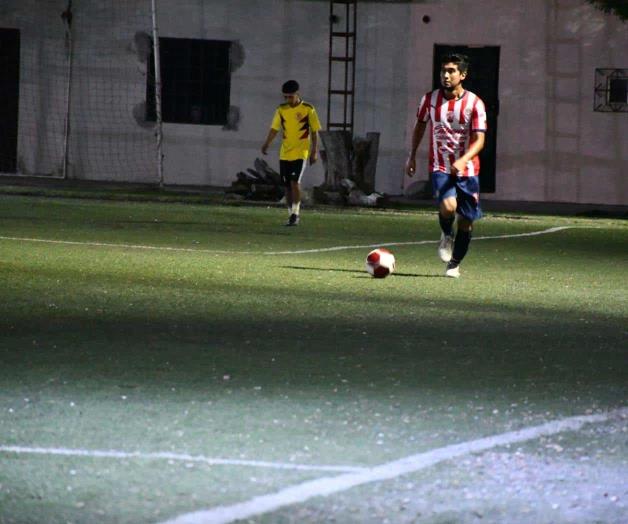 Campeonato de fútbol 9: Periodistas FC se adueña del liderato Campeonato de fútbol 9: Periodistas FC se adueña del liderato