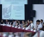 Rosa Icela se reúne con jóvenes; Murió sin encontrar a su hijo