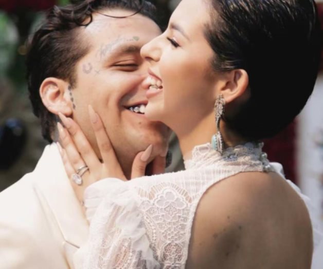 Christian Nodal acompaña a Ángela Aguilar hasta la estética Christian Nodal acompaña a Ángela Aguilar hasta la estética