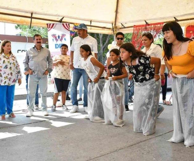 Con regalos, payasitos y lucha libre: Festejan a los niños Con regalos, payasitos y lucha libre: Festejan a los niños