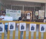 Padres cierran escuela