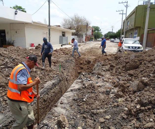 Por años, añejo problema no fue atendido: Reparan histórica fuga en calle Prim Por años, añejo problema no fue atendido: Reparan histórica fuga en calle Prim