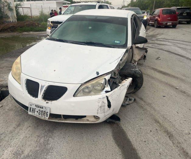 Invade carril: Ebrio se  impacta contra camioneta