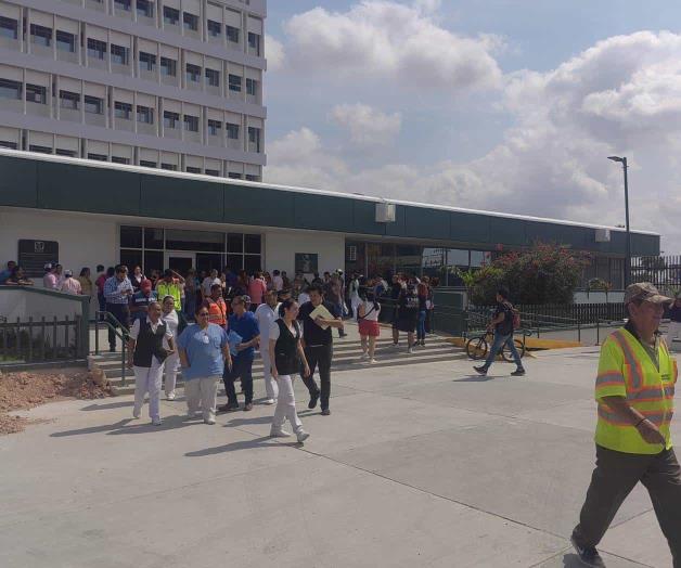 Evacuan el IMSS Evacuan el IMSS