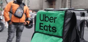 Rechazan proyecto que propone amparar a Uber contra impuesto de 2%