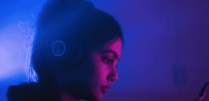 Cuál es el volumen adecuado para escuchar música con audífonos