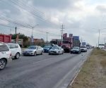 Caos vial en el libramiento Monterrey-Reynosa a la altura del fraccionamiento Alta Vista...