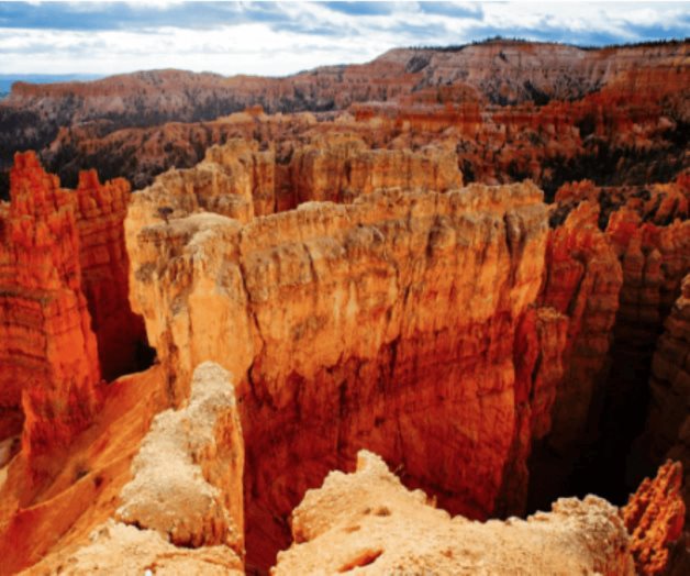 Mueren 2 tras caer de mirador en Utah