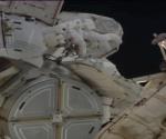 Astronautas de la NASA realizan quinta caminata espacial exclusivamente femenina