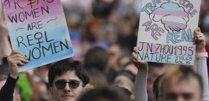 Las mujeres transgénero no podrán jugar en equipos femeninos de fútbol en Inglaterra