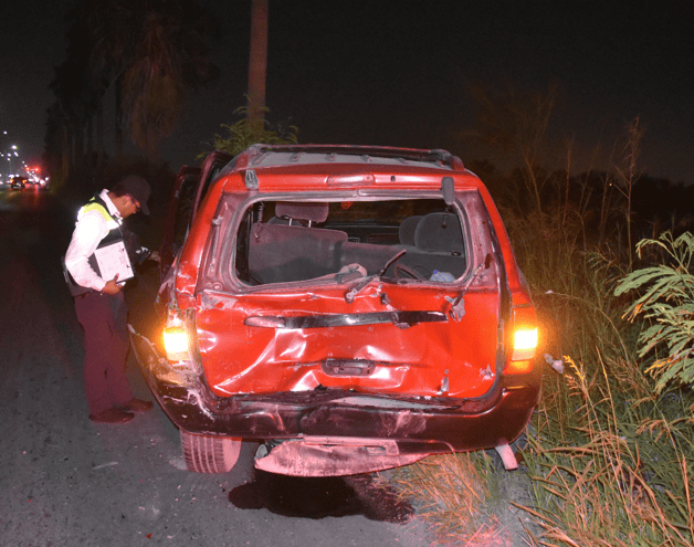Choca y abandona la camioneta de trabajo en Reynosa Choca y abandona la camioneta de trabajo en Reynosa