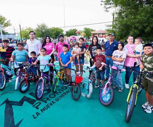 Festejan a los niños Festejan a los niños