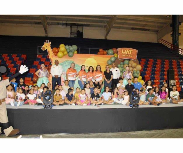 Brinda la UAT festejo a niños y niñas del personal Brinda la UAT festejo a niños y niñas del personal