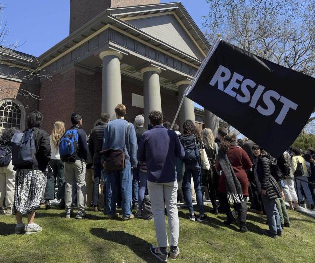 Trump amenaza con retirar exención fiscal a la Universidad de Harvard Trump amenaza con retirar exención fiscal a la Universidad de Harvard