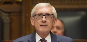 Gobernador de Wisconsin dice no temer tras insinuación de arresto hecha por funcionario de Trump