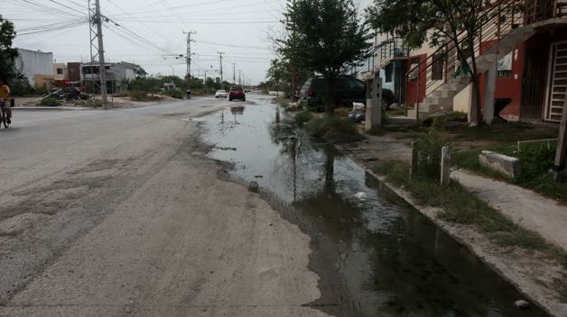 Invaden baches y aguas negras Balcones de Alcalá