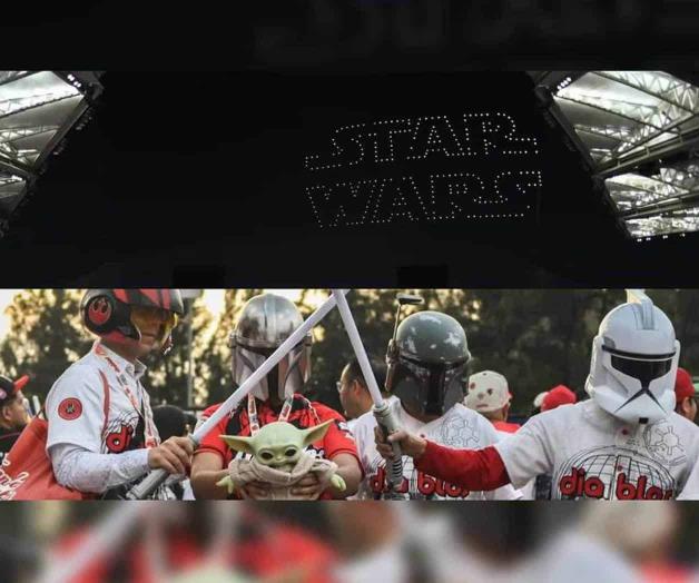 Diablos Rojos del México cambian bates de beisbol por sables de luz Diablos Rojos del México cambian bates de beisbol por sables de luz