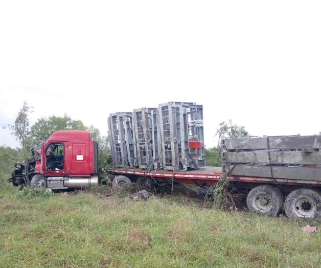 Tractocamión derrapa y sale de la autopista Matamoros-Reynosa
