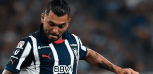 Partido crucial entre Rayados de Monterrey y Pumas de la UNAM
